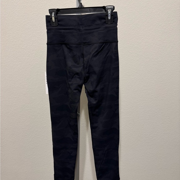 Vuori Daily Legging
Black Camo - Picture 7 of 10